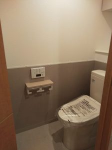 施工事例　トイレ　腰壁で綺麗長持ち　江戸川区
